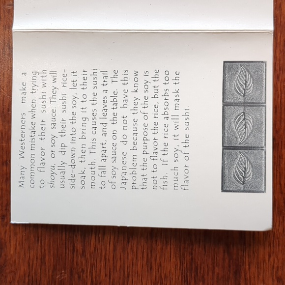 Ceramic White Leaf Condiment Dishes - Picture 6 of 12